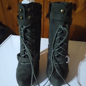 Dark olive green women's Just Fab heel boots size 10 wear and tear only inside